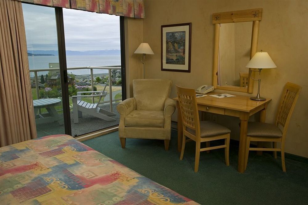 Kingfisher Pacific Resort & Spa กูร์เตอเนย์ ภายนอก รูปภาพ