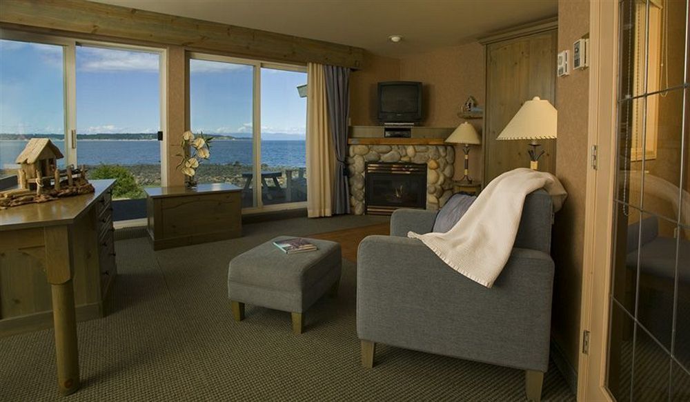 Kingfisher Pacific Resort & Spa กูร์เตอเนย์ ภายนอก รูปภาพ