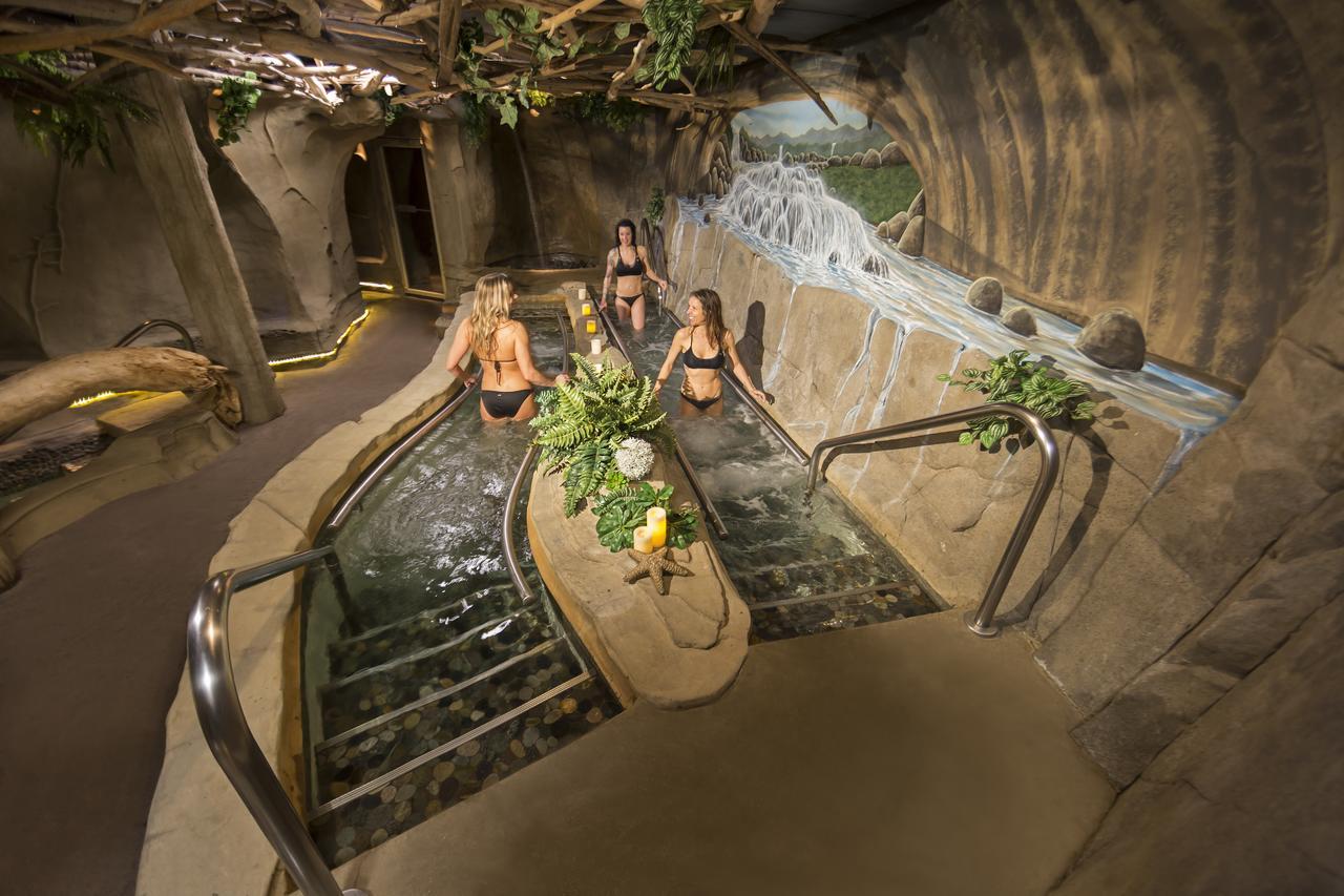 Kingfisher Pacific Resort & Spa กูร์เตอเนย์ ภายนอก รูปภาพ